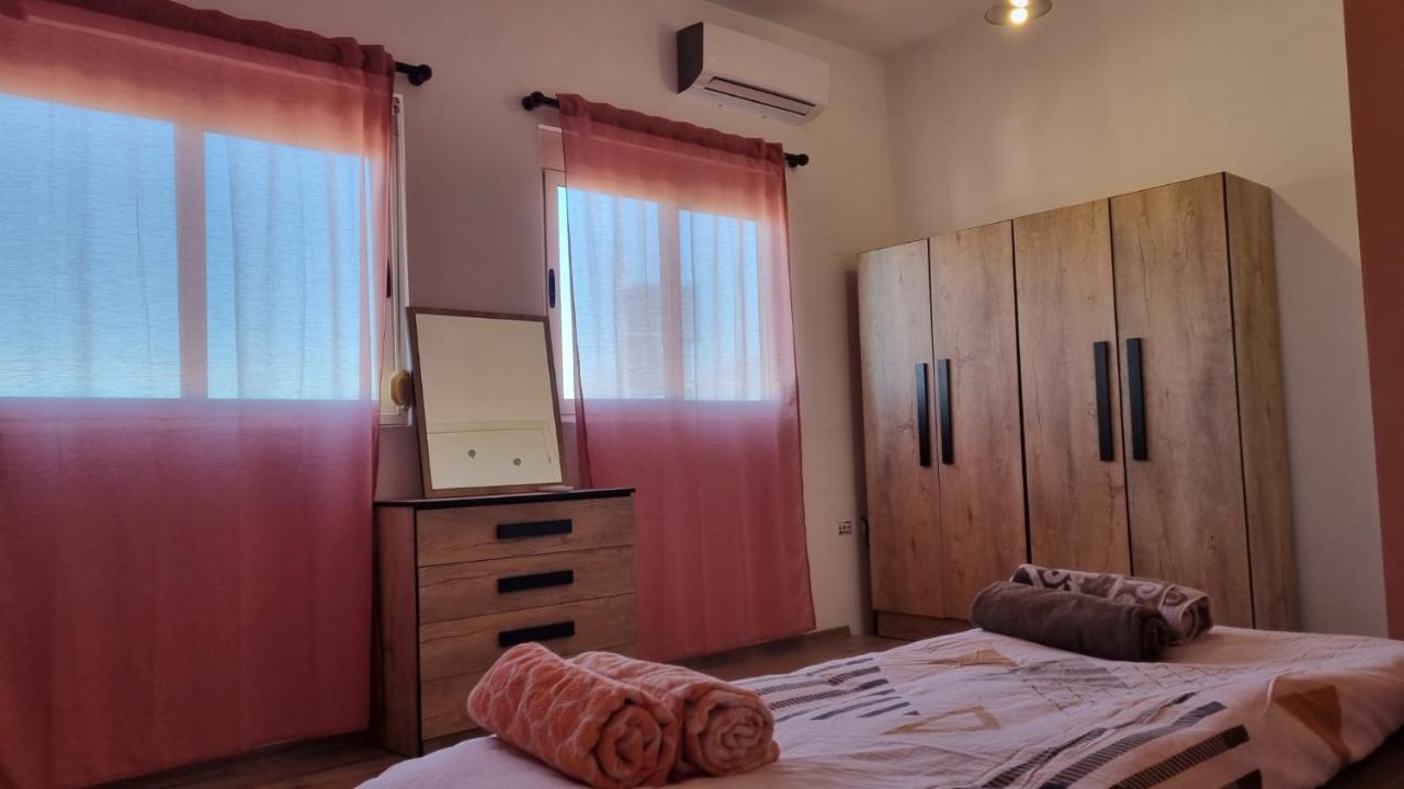 Sky Apartament. Bllok District Тирана Екстер'єр фото