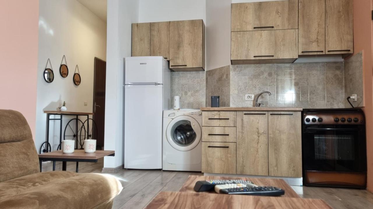 Sky Apartament. Bllok District Тирана Екстер'єр фото